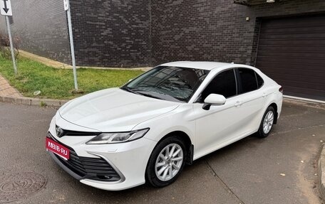 Toyota Camry, 2021 год, 2 950 000 рублей, 1 фотография
