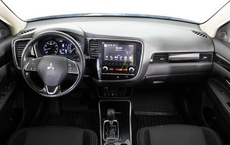 Mitsubishi Outlander III рестайлинг 3, 2021 год, 2 399 000 рублей, 17 фотография