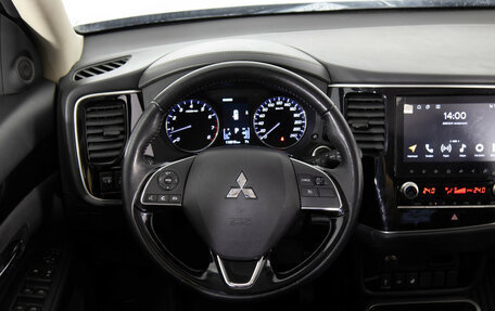 Mitsubishi Outlander III рестайлинг 3, 2021 год, 2 399 000 рублей, 18 фотография