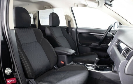 Mitsubishi Outlander III рестайлинг 3, 2021 год, 2 399 000 рублей, 15 фотография