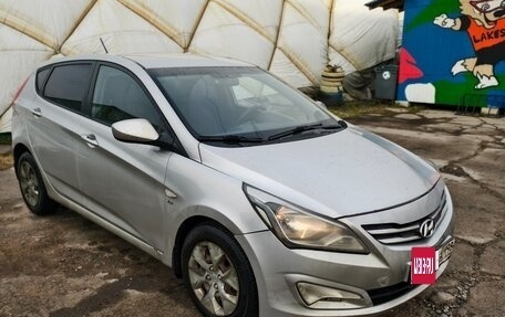 Hyundai Solaris II рестайлинг, 2015 год, 475 000 рублей, 3 фотография