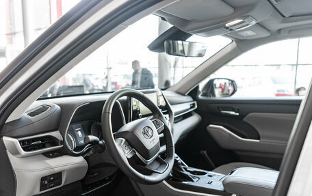 Toyota Highlander, 2024 год, 6 790 000 рублей, 9 фотография