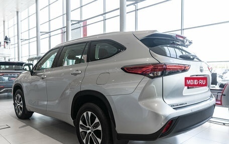 Toyota Highlander, 2024 год, 6 790 000 рублей, 6 фотография