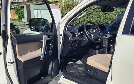 Toyota Land Cruiser Prado 150 рестайлинг 2, 2018 год, 4 950 000 рублей, 2 фотография