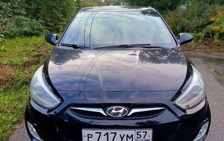 Hyundai Solaris II рестайлинг, 2013 год, 930 000 рублей, 1 фотография