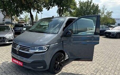 Volkswagen Multivan T6 рестайлинг, 2021 год, 4 980 000 рублей, 1 фотография