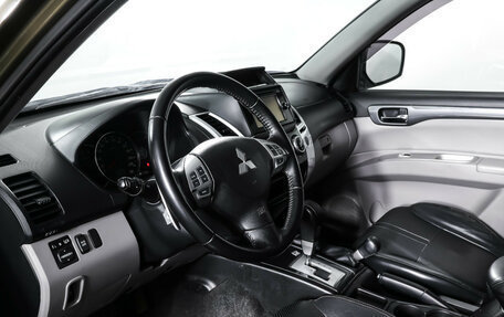 Mitsubishi Pajero Sport II рестайлинг, 2015 год, 1 878 000 рублей, 15 фотография