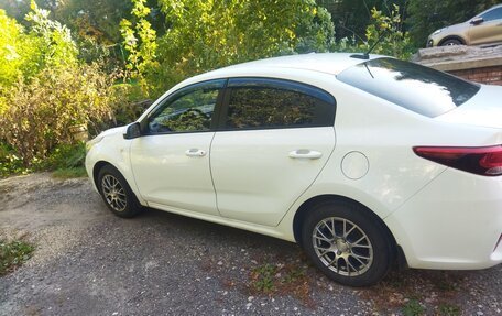 KIA Rio IV, 2017 год, 1 180 000 рублей, 2 фотография