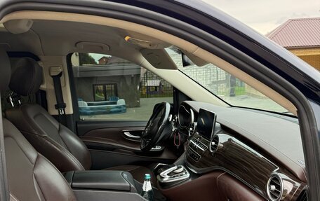 Mercedes-Benz V-Класс, 2017 год, 5 100 000 рублей, 4 фотография