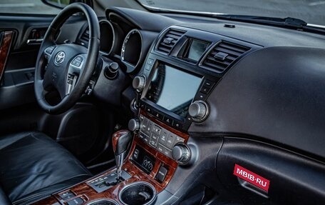 Toyota Highlander III, 2010 год, 2 147 500 рублей, 21 фотография