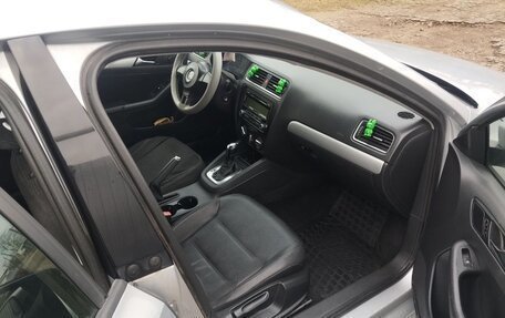 Volkswagen Jetta VI, 2011 год, 800 000 рублей, 5 фотография