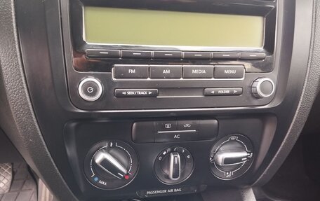 Volkswagen Jetta VI, 2011 год, 800 000 рублей, 8 фотография