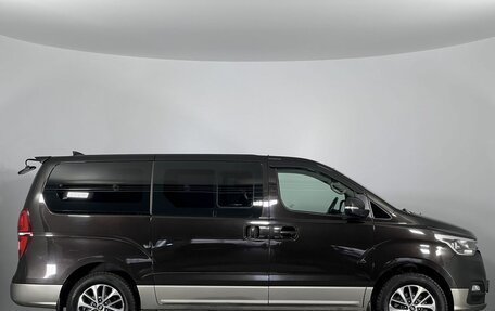 Hyundai Grand Starex Grand Starex I рестайлинг 2, 2018 год, 3 450 000 рублей, 4 фотография