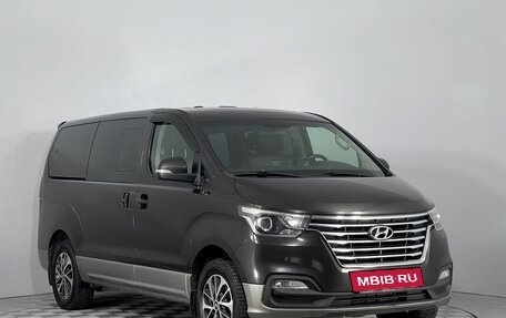 Hyundai Grand Starex Grand Starex I рестайлинг 2, 2018 год, 3 450 000 рублей, 3 фотография