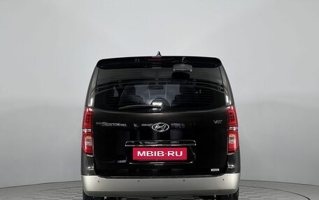 Hyundai Grand Starex Grand Starex I рестайлинг 2, 2018 год, 3 450 000 рублей, 6 фотография