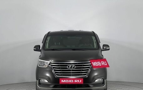Hyundai Grand Starex Grand Starex I рестайлинг 2, 2018 год, 3 450 000 рублей, 2 фотография