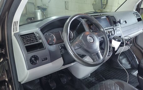 Volkswagen Caravelle T5, 2013 год, 2 000 000 рублей, 13 фотография