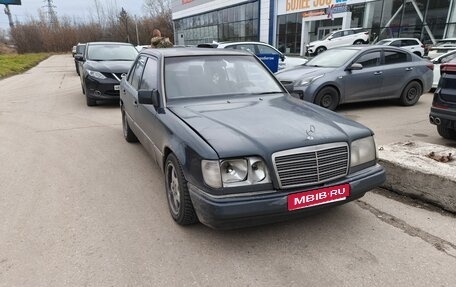 Mercedes-Benz E-Класс, 1995 год, 300 000 рублей, 1 фотография