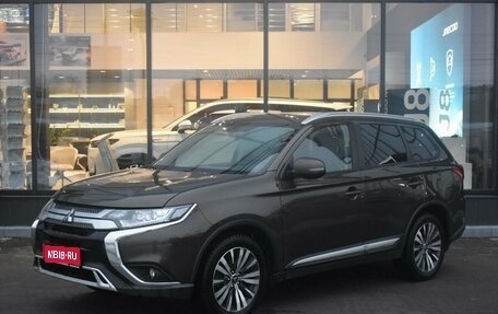 Mitsubishi Outlander III рестайлинг 3, 2019 год, 1 734 000 рублей, 1 фотография