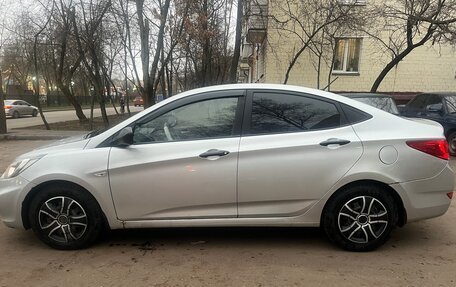 Hyundai Solaris II рестайлинг, 2013 год, 800 000 рублей, 1 фотография