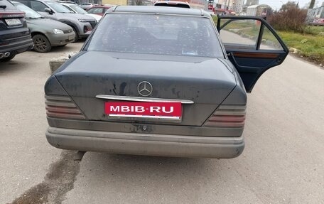 Mercedes-Benz E-Класс, 1995 год, 300 000 рублей, 4 фотография