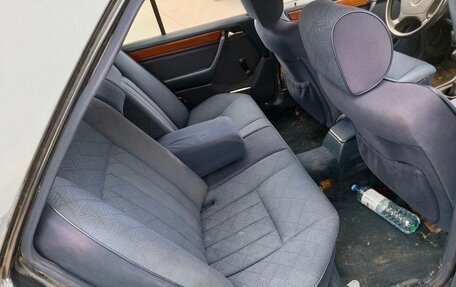 Mercedes-Benz E-Класс, 1995 год, 300 000 рублей, 7 фотография