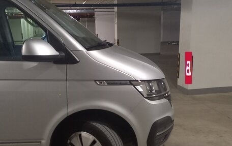 Volkswagen Caravelle T6 рестайлинг, 2021 год, 5 400 000 рублей, 3 фотография