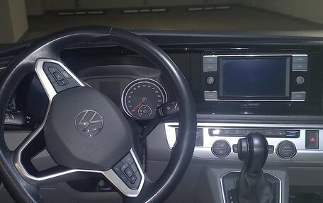 Volkswagen Caravelle T6 рестайлинг, 2021 год, 5 400 000 рублей, 27 фотография