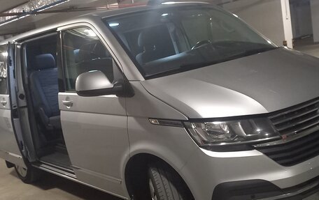 Volkswagen Caravelle T6 рестайлинг, 2021 год, 5 400 000 рублей, 31 фотография