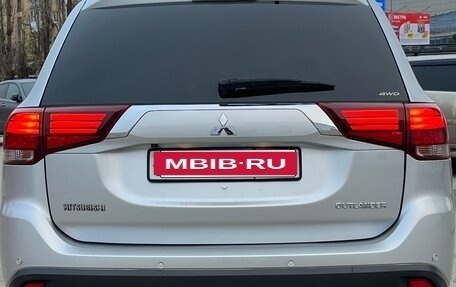 Mitsubishi Outlander III рестайлинг 3, 2018 год, 2 190 000 рублей, 4 фотография