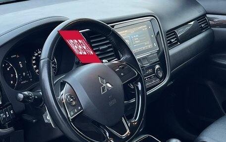 Mitsubishi Outlander III рестайлинг 3, 2018 год, 2 190 000 рублей, 10 фотография