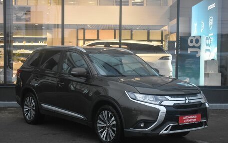 Mitsubishi Outlander III рестайлинг 3, 2019 год, 1 734 000 рублей, 3 фотография