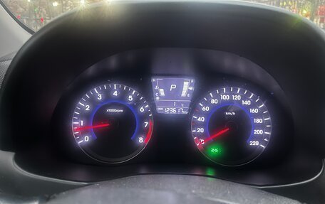 Hyundai Solaris II рестайлинг, 2013 год, 800 000 рублей, 7 фотография