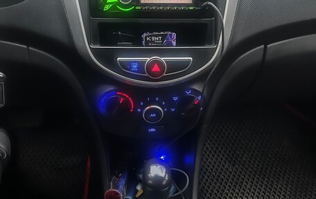 Hyundai Solaris II рестайлинг, 2013 год, 800 000 рублей, 8 фотография