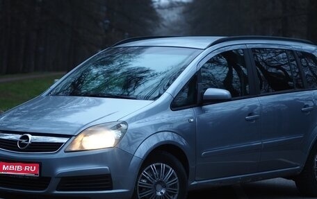 Opel Zafira B, 2005 год, 478 000 рублей, 1 фотография