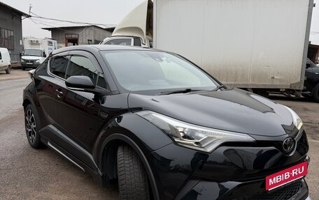 Toyota C-HR I рестайлинг, 2018 год, 2 100 000 рублей, 2 фотография