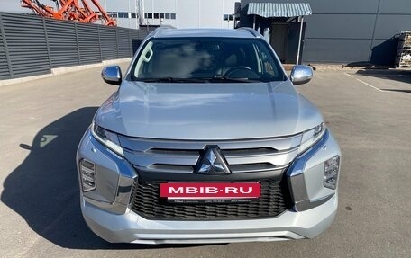 Mitsubishi Pajero Sport III рестайлинг, 2021 год, 3 465 000 рублей, 2 фотография