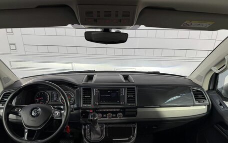 Volkswagen Multivan T6 рестайлинг, 2018 год, 3 700 000 рублей, 12 фотография