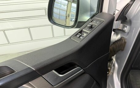 Volkswagen Multivan T6 рестайлинг, 2018 год, 3 700 000 рублей, 15 фотография