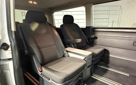 Volkswagen Multivan T6 рестайлинг, 2018 год, 3 700 000 рублей, 22 фотография