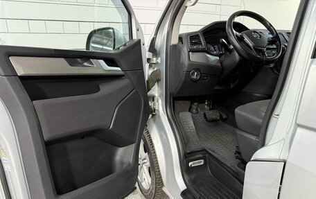 Volkswagen Multivan T6 рестайлинг, 2018 год, 3 700 000 рублей, 17 фотография