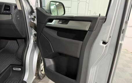 Volkswagen Multivan T6 рестайлинг, 2018 год, 3 700 000 рублей, 21 фотография