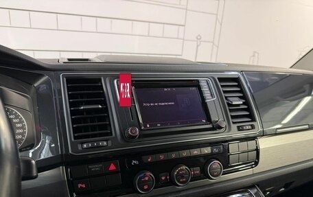 Volkswagen Multivan T6 рестайлинг, 2018 год, 3 700 000 рублей, 13 фотография