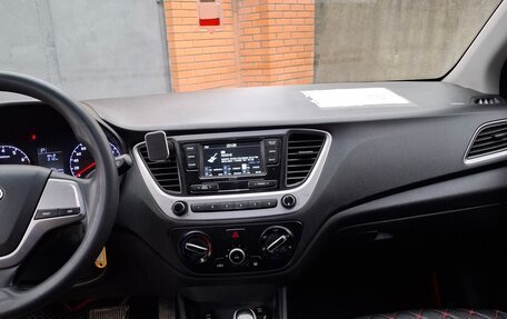 Hyundai Solaris II рестайлинг, 2018 год, 600 000 рублей, 5 фотография