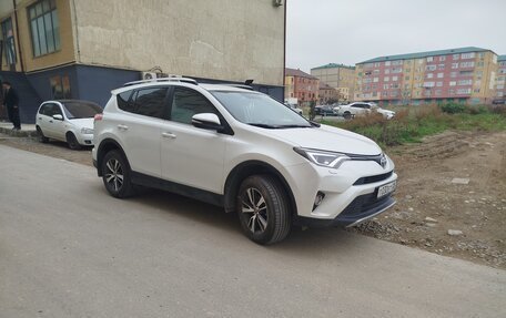 Toyota RAV4, 2018 год, 2 650 000 рублей, 2 фотография
