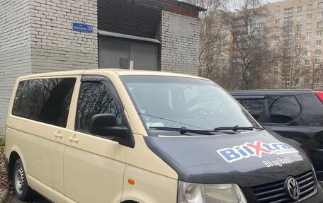 Volkswagen Caravelle T5, 2005 год, 1 100 000 рублей, 2 фотография