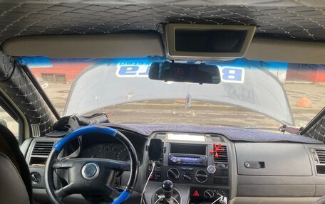 Volkswagen Caravelle T5, 2005 год, 1 100 000 рублей, 19 фотография