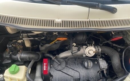 Volkswagen Caravelle T5, 2005 год, 1 100 000 рублей, 20 фотография