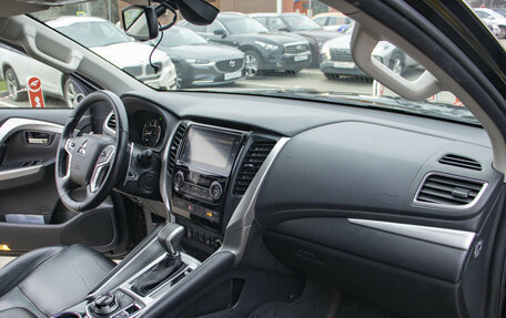 Mitsubishi Pajero Sport III рестайлинг, 2019 год, 2 892 000 рублей, 9 фотография