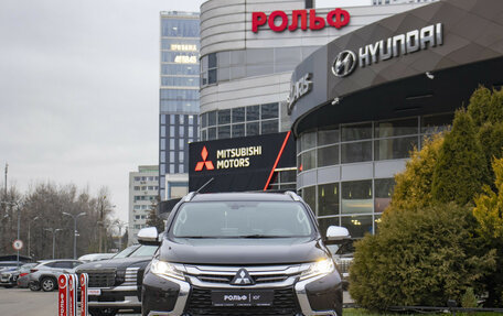 Mitsubishi Pajero Sport III рестайлинг, 2019 год, 2 892 000 рублей, 2 фотография